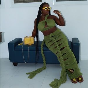 I’m five ft 7 inches. There’s little stretch to it